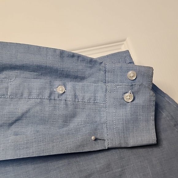 H&M Light Blue Casual Button-Down Shirt - Picture 2 of 10
